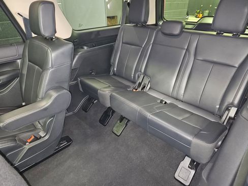 Used 2024 Ford Expedition Max XLT image 33