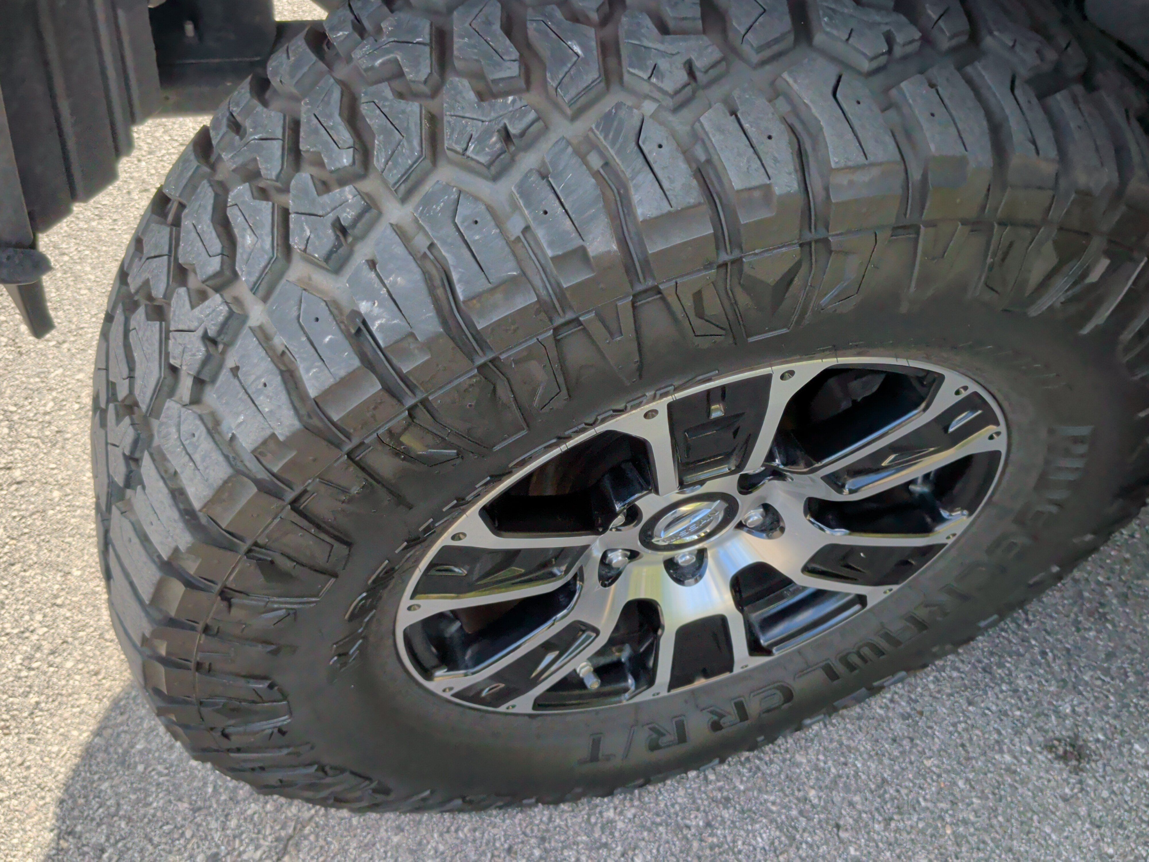 Used 2022 Nissan Titan SV w/ SV Convenience Package RWD image 13