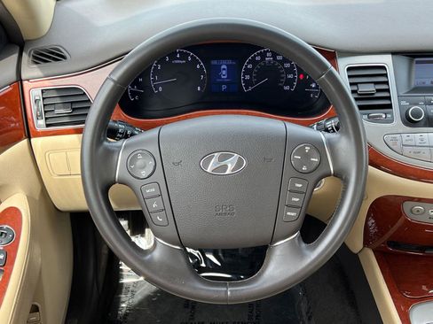 Used 2013 Hyundai Genesis 3.8 RWD image 23