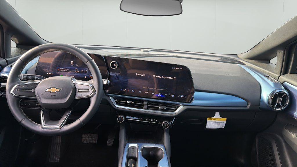 Used 2024 Chevrolet Equinox EV LT FWD image 9