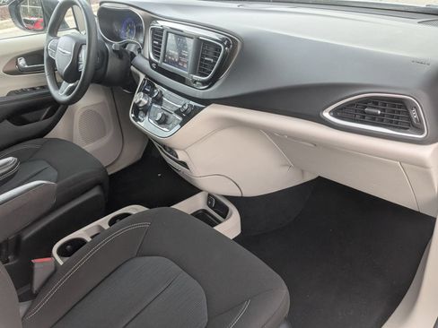 Used 2023 Chrysler Voyager LX FWD image 35