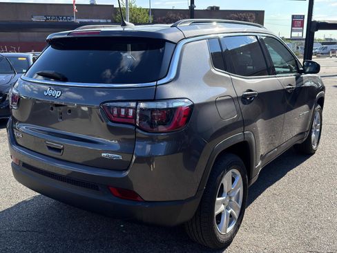 Used 2022 Jeep Compass Latitude image 4