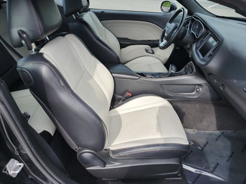 Used 2015 Dodge Challenger SXT Plus RWD image 19