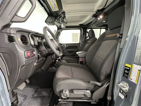 Used 2025 Jeep Gladiator Mojave w/ Safety Group image 20