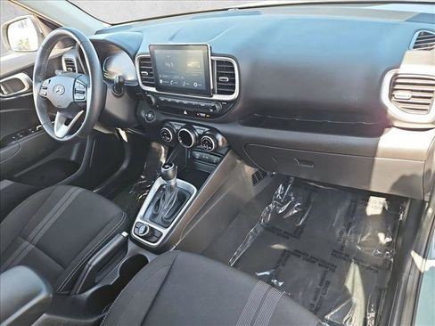 Certified 2025 Hyundai Venue SEL image 28