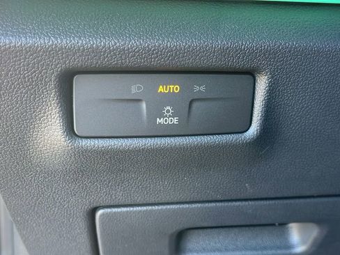 New 2026 Volkswagen Tiguan SE image 25