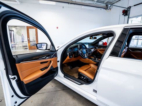 Used 2018 BMW 540i xDrive image 35