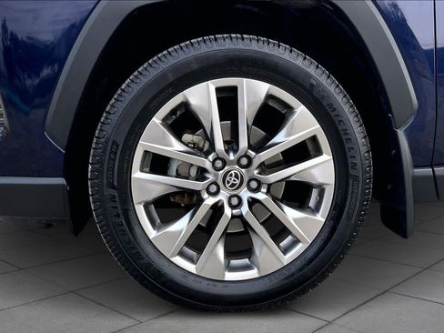 Used 2021 Toyota RAV4 XLE Premium image 10