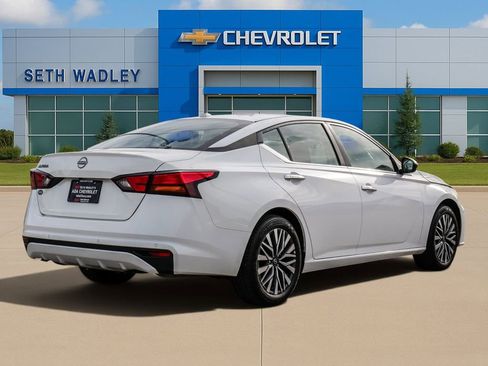 Used 2025 Nissan Altima 2.5 SV FWD image 7