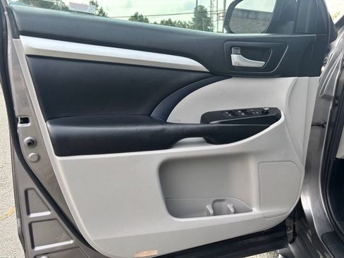 Used 2018 Toyota Highlander XLE FWD image 10