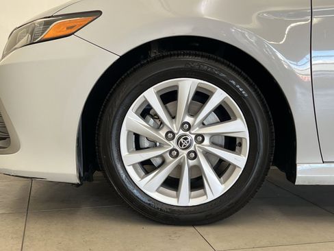 Used 2022 Toyota Camry LE image 10
