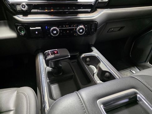 Used 2022 Chevrolet Silverado 1500 LTZ w/ LTZ Convenience Package II AWD/4WD image 19