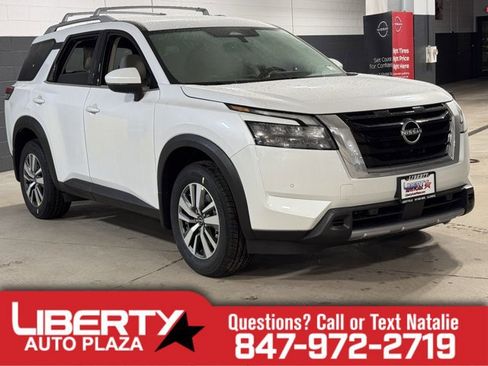 New 2025 Nissan Pathfinder SL image 1