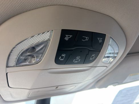 Used 2024 Chrysler Pacifica Touring-L FWD image 21
