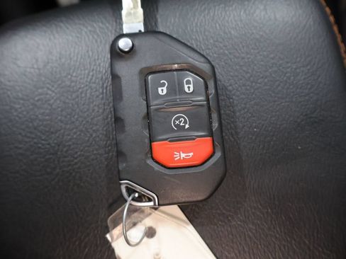 Used 2022 Jeep Gladiator Mojave w/ Cold Weather Group AWD/4WD image 26