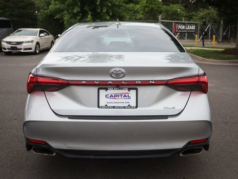 Used 2020 Toyota Avalon XLE w/ Moonroof Package FWD image 10