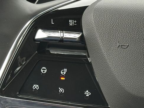 Used 2025 Cadillac Escalade Premium Luxury image 21