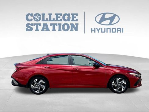 Used 2025 Hyundai Elantra Sport FWD image 11