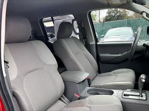 Used 2014 Nissan Frontier SV image 6