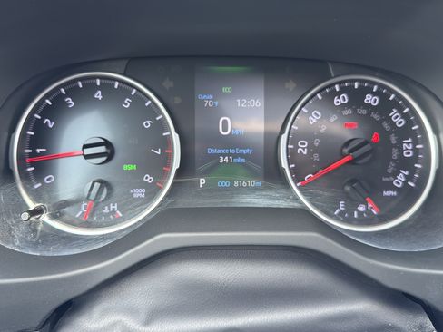 Used 2019 Toyota RAV4 XLE w/ Convenience Package AWD/4WD image 9