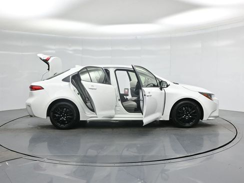Used 2020 Toyota Corolla LE image 5