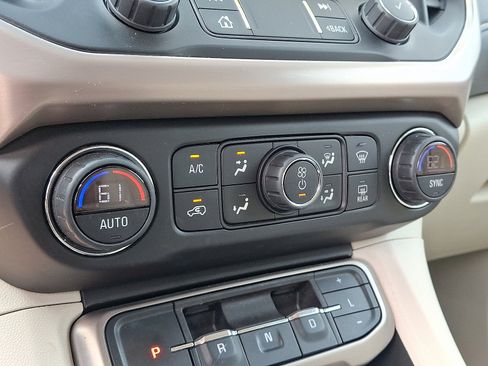 Used 2021 GMC Acadia Denali image 15