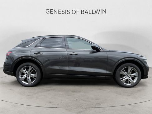 Used 2025 Genesis GV70 3.5T Sport AWD/4WD image 9