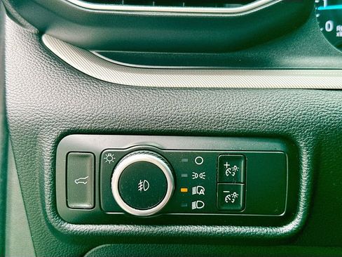 Used 2024 Ford Explorer XLT w/ Equipment Group 202A image 20