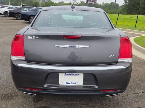 Used 2019 Chrysler 300 Touring L w/ Quick Order Package 22F RWD image 12