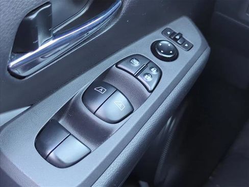 Used 2021 Nissan Kicks SR w/ SR Premium Package image 13