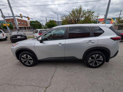 Used 2022 Nissan Rogue SV FWD image 9