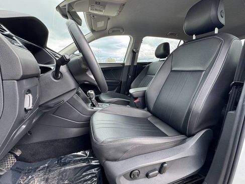 Used 2022 Volkswagen Tiguan SE AWD/4WD image 9