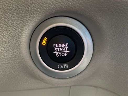 Used 2024 Chrysler Pacifica Touring-L FWD image 26