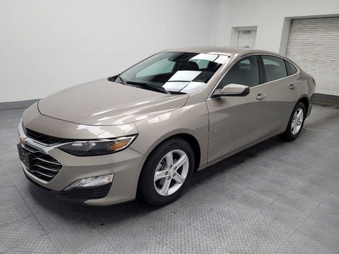Used 2024 Chevrolet Malibu LT image 2