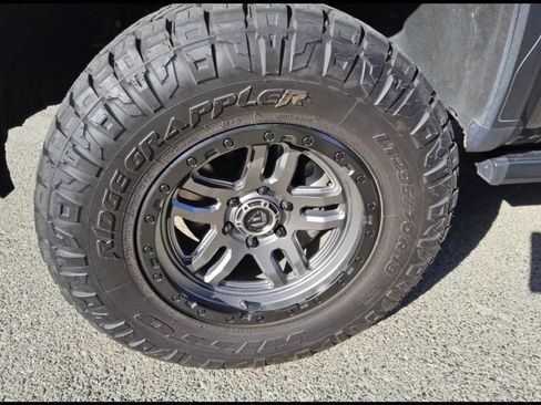 Used 2024 GMC Sierra 1500 Denali Ultimate AWD/4WD image 2