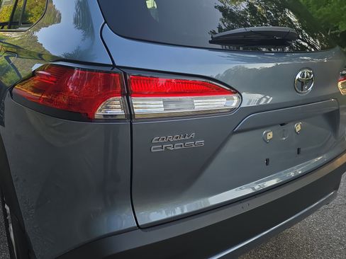 Used 2024 Toyota Corolla Cross LE w/ Moonroof Package image 32
