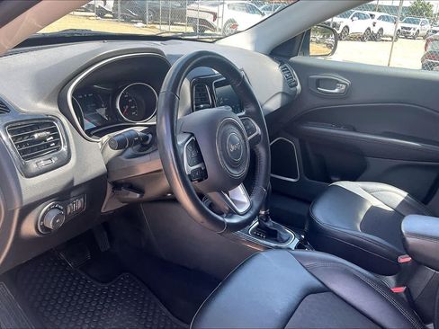 Used 2019 Jeep Compass Latitude AWD/4WD image 2