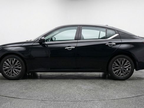 Used 2025 Nissan Altima 2.5 SV image 5
