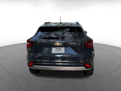 Used 2025 Chevrolet Trax LT FWD image 10
