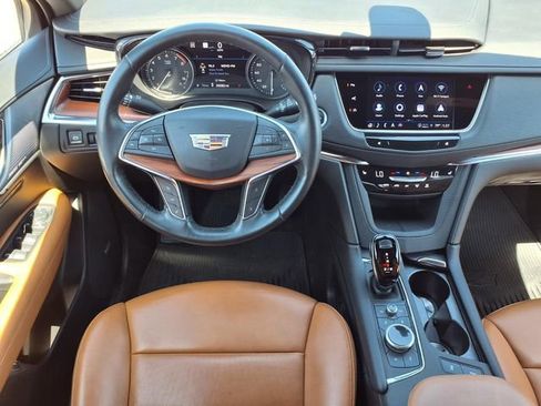 Used 2024 Cadillac XT5 Premium Luxury w/ Technology Package AWD/4WD image 6