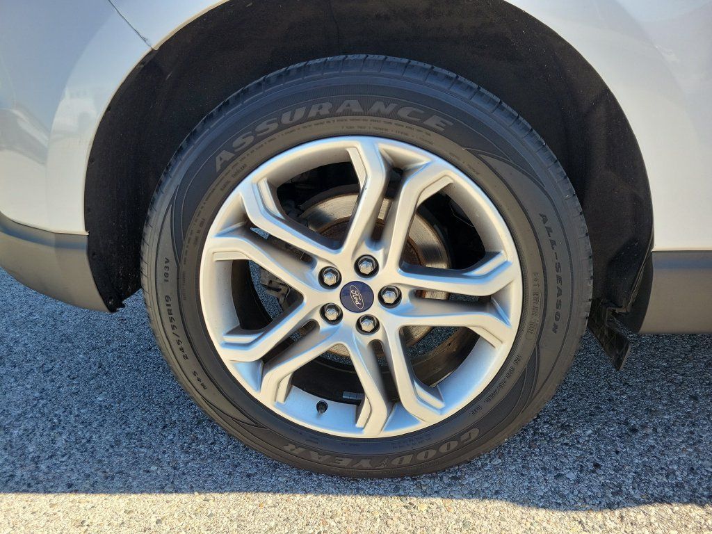 Used 2018 Ford Edge Titanium w/ Equipment Group 301A AWD/4WD image 5