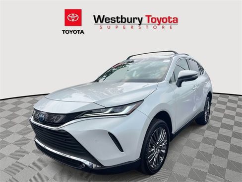 Certified 2024 Toyota Venza XLE image 3