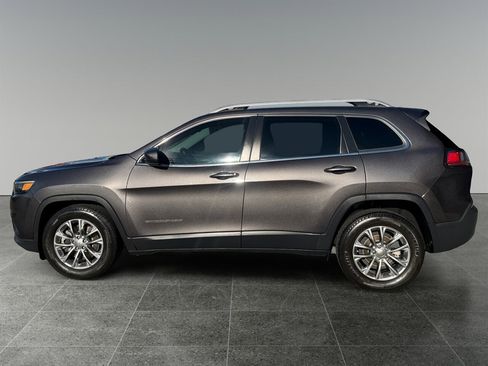 Used 2019 Jeep Cherokee Latitude Plus image 2