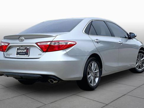 Used 2017 Toyota Camry SE w/ Moonroof Package FWD image 13