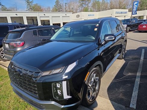 Used 2024 Hyundai Palisade SEL image 2