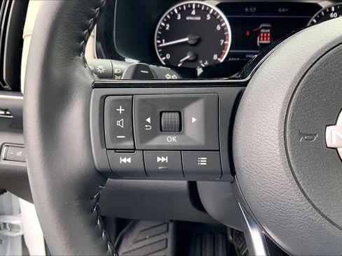 Used 2025 Nissan Pathfinder SL FWD image 24