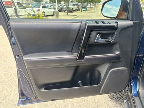 Used 2018 Toyota 4Runner TRD Off-Road Premium AWD/4WD image 26