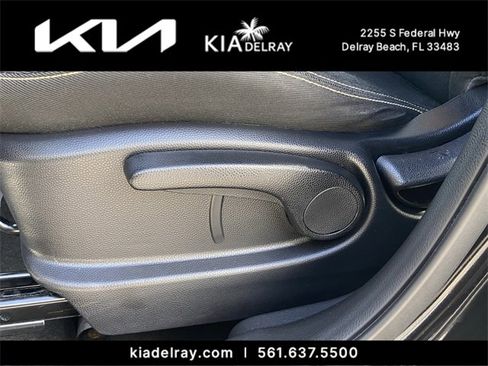 Used 2016 Kia Soul + image 17