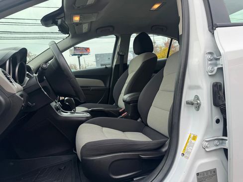 Used 2013 Chevrolet Cruze LS image 17