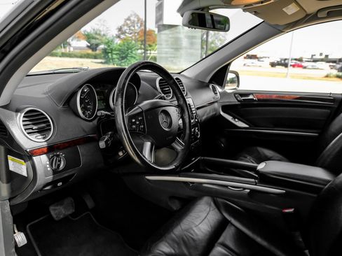 Used 2008 Mercedes-Benz GL 550 4MATIC image 3